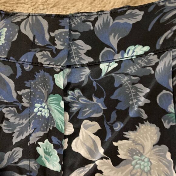 : : BURBERRY Floral Shorts : : - Picture 9 of 14